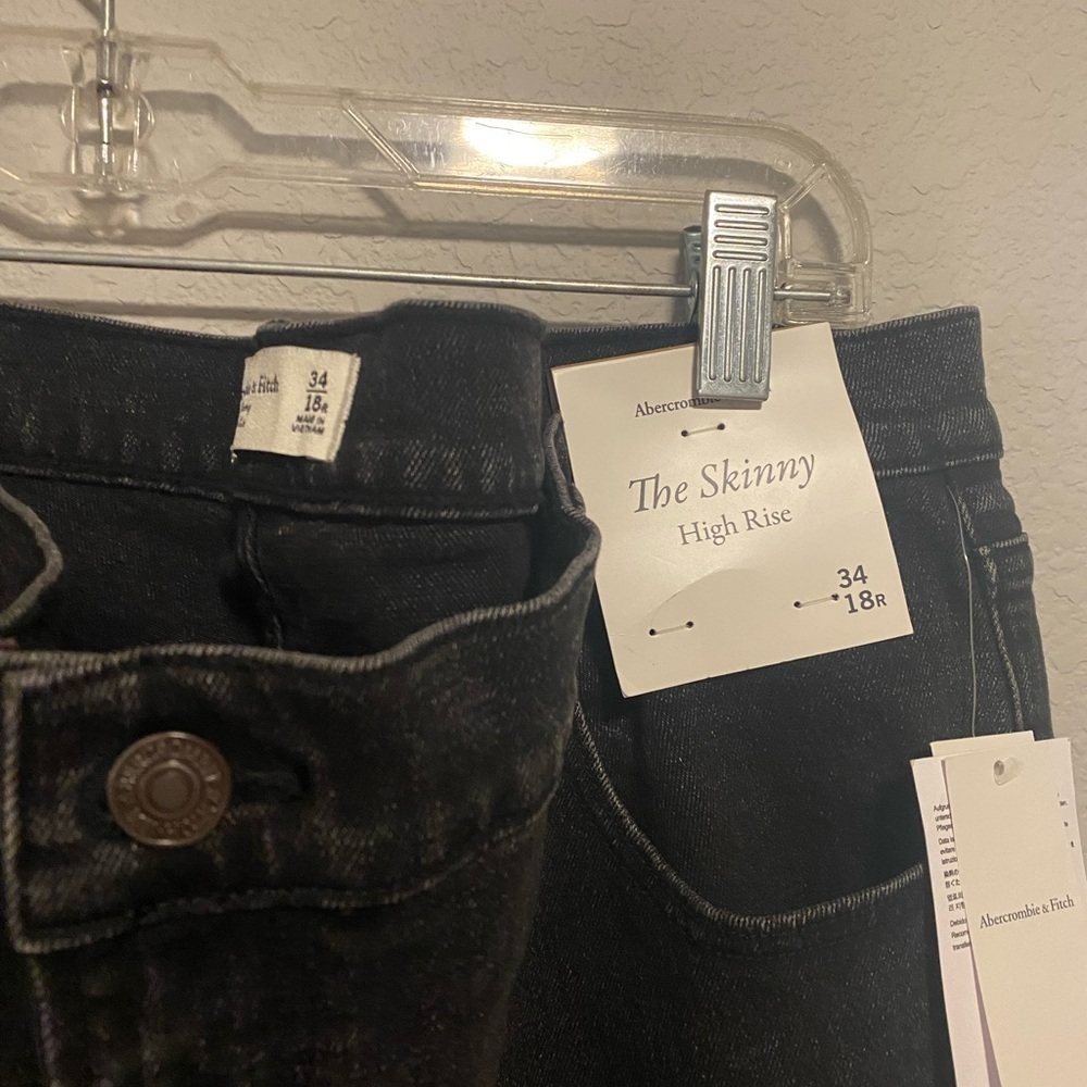 Abercrombie NWT Black Skinny High Rise Jeans size 18 - Picture 3 of 5